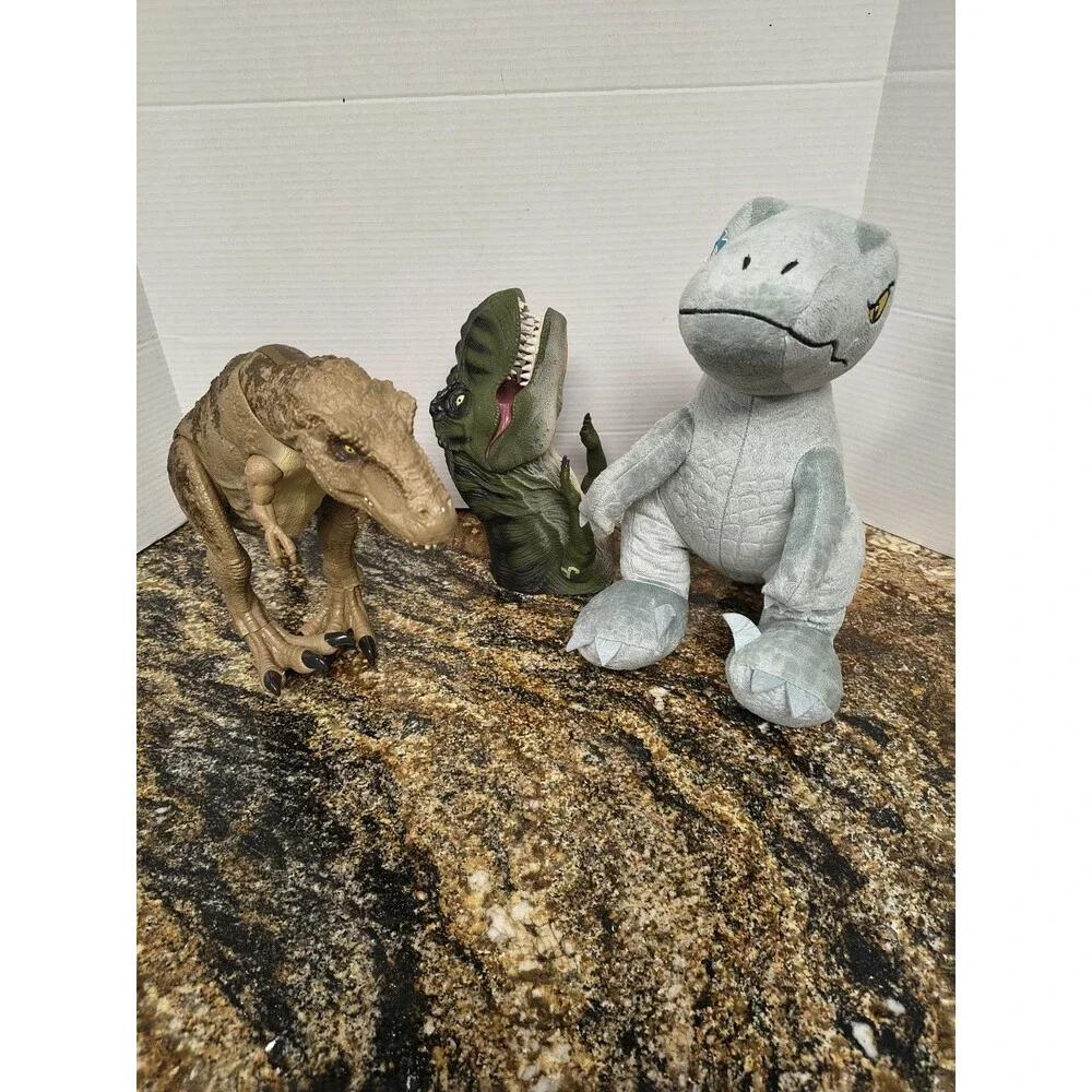 Lot Of 3 Jurassic Park Toys Vintage 1996 Puppet, Plush T-Rex & Thrash & Devour